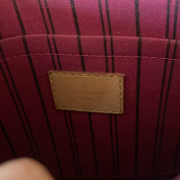 100% authentic Louis Vuitton never full wristlet - Picture 3 of 4